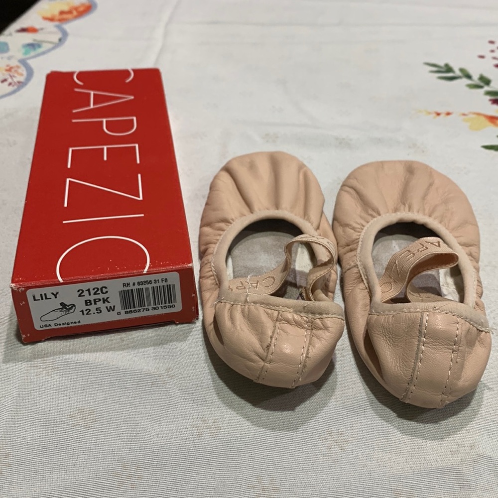 Like new Capezio Ballet Shoes, size 12.5W, Pink